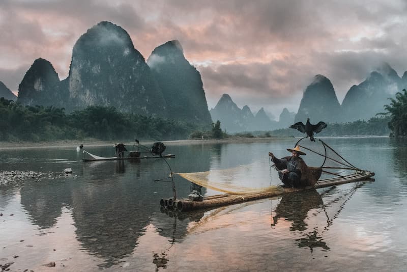 Công việc không thuận lợi? Vậy thì lên đường du lịch! Theo chân các văn nhân thời Tấn leo núi, du ngoạn sông hồ